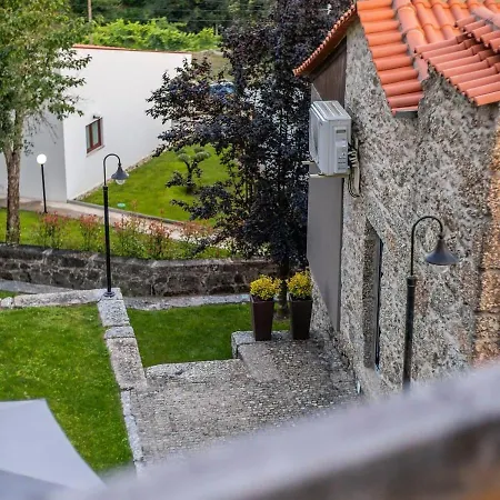 Casas Encosta Do Penedo * Аркуш-ди-Валдевеш